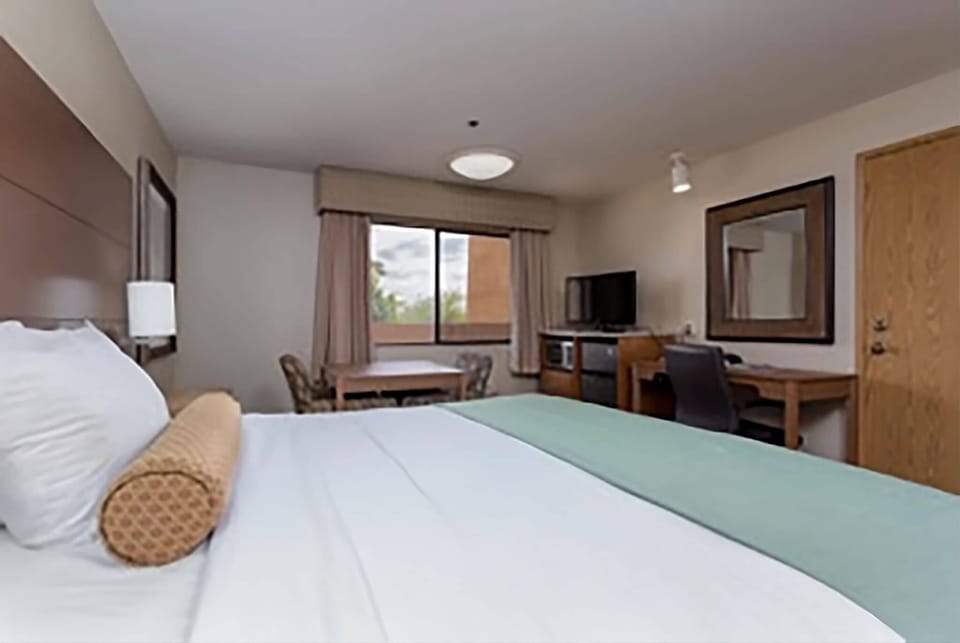 This great unit comes with, wi-fi, coffee maker and a microwave!