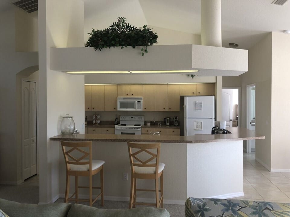 Kitchen Bar Seating Room for 4-5