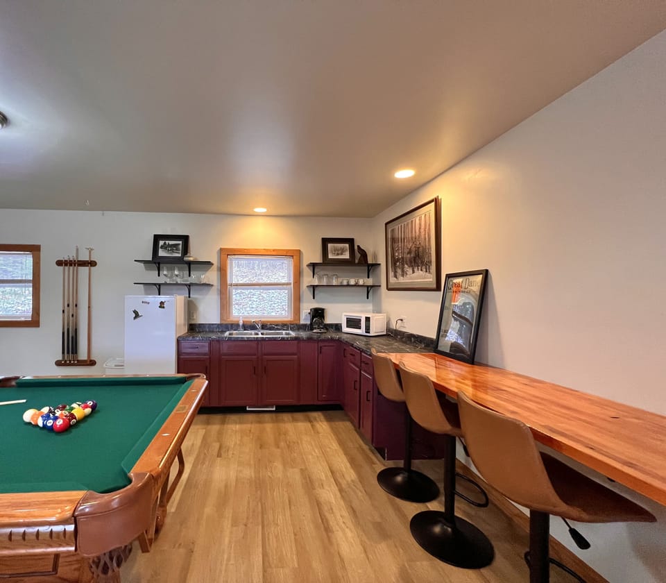 Loft House bar and kitchenette