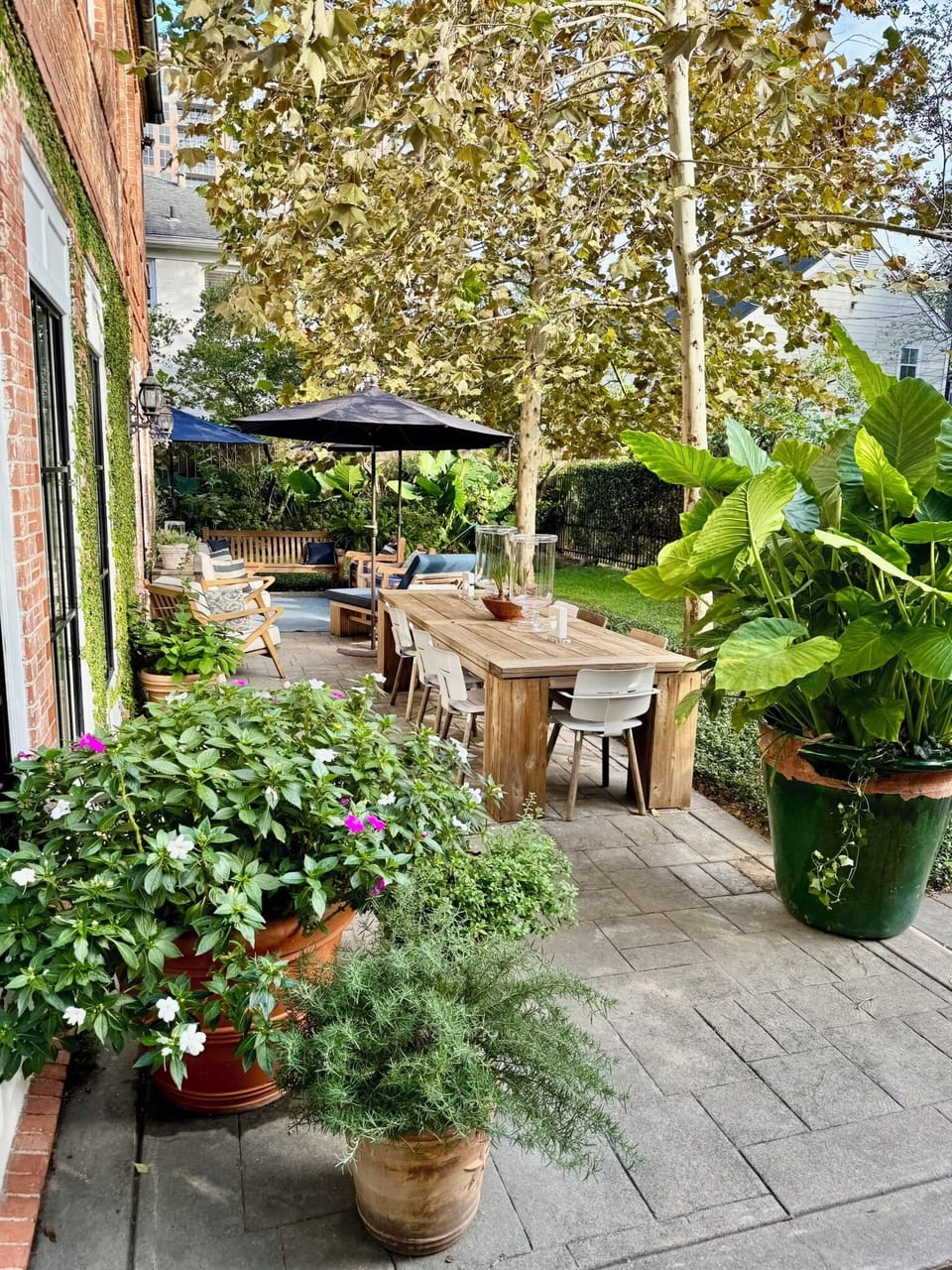 Outdoor dining
