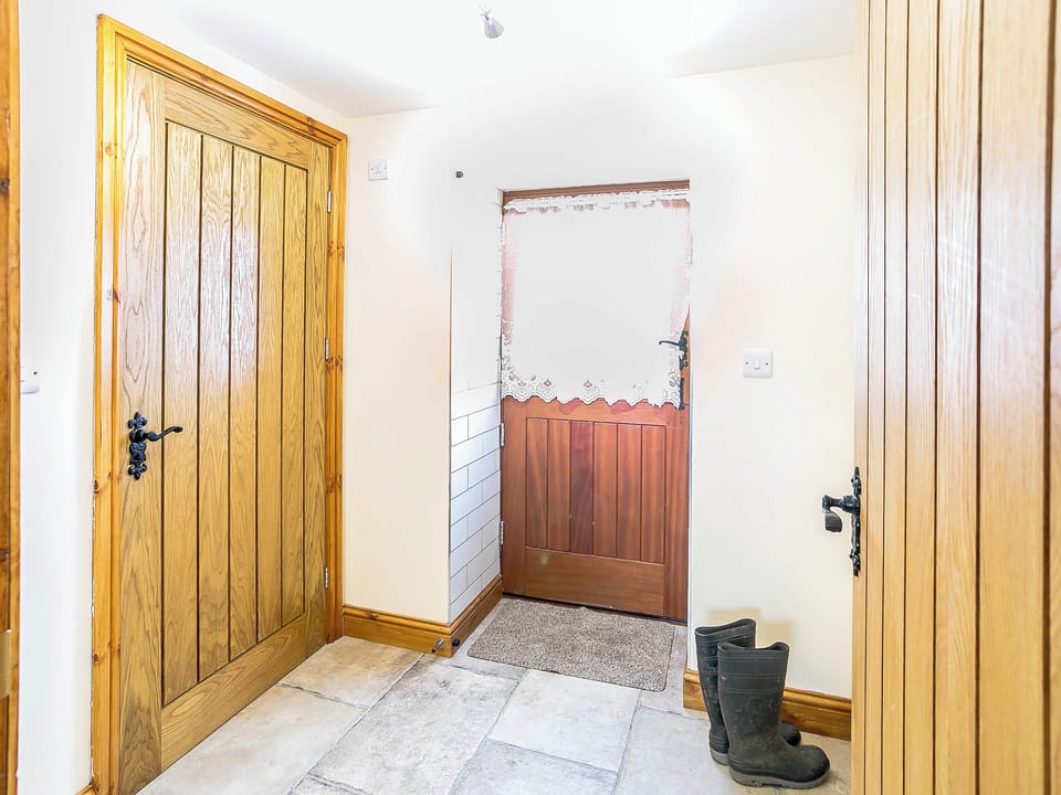 Hallway | Woodland&rsquo;s Clough - Windleden Farm Cottages, Don View, near Dunford Bridge