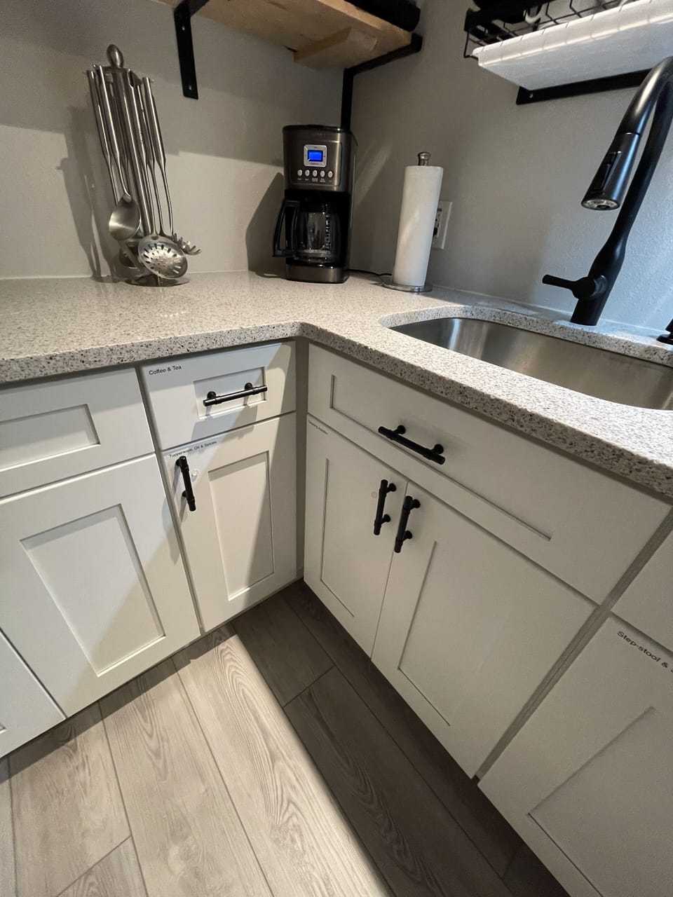 Another picture of the kitchenette.