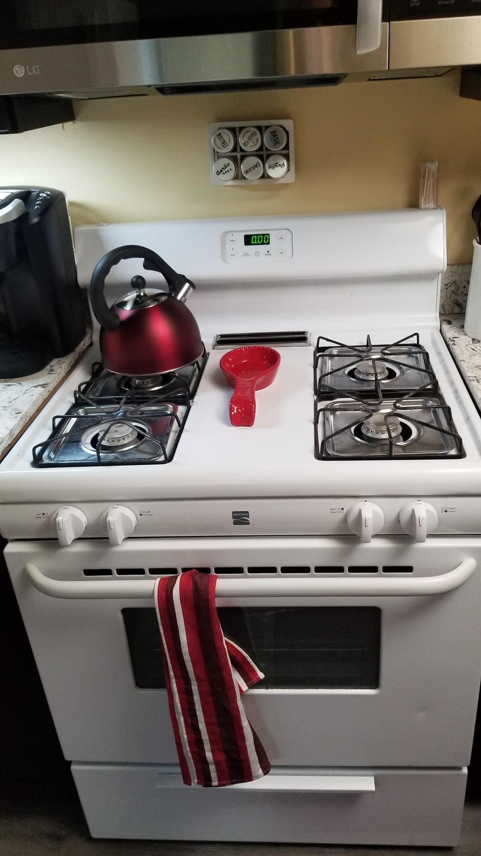 Gas stove, spice rack, full size oven
