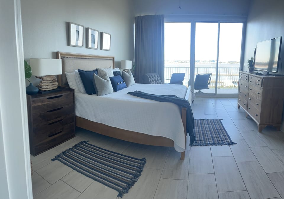 Spacious Master with a great view of the Bay.