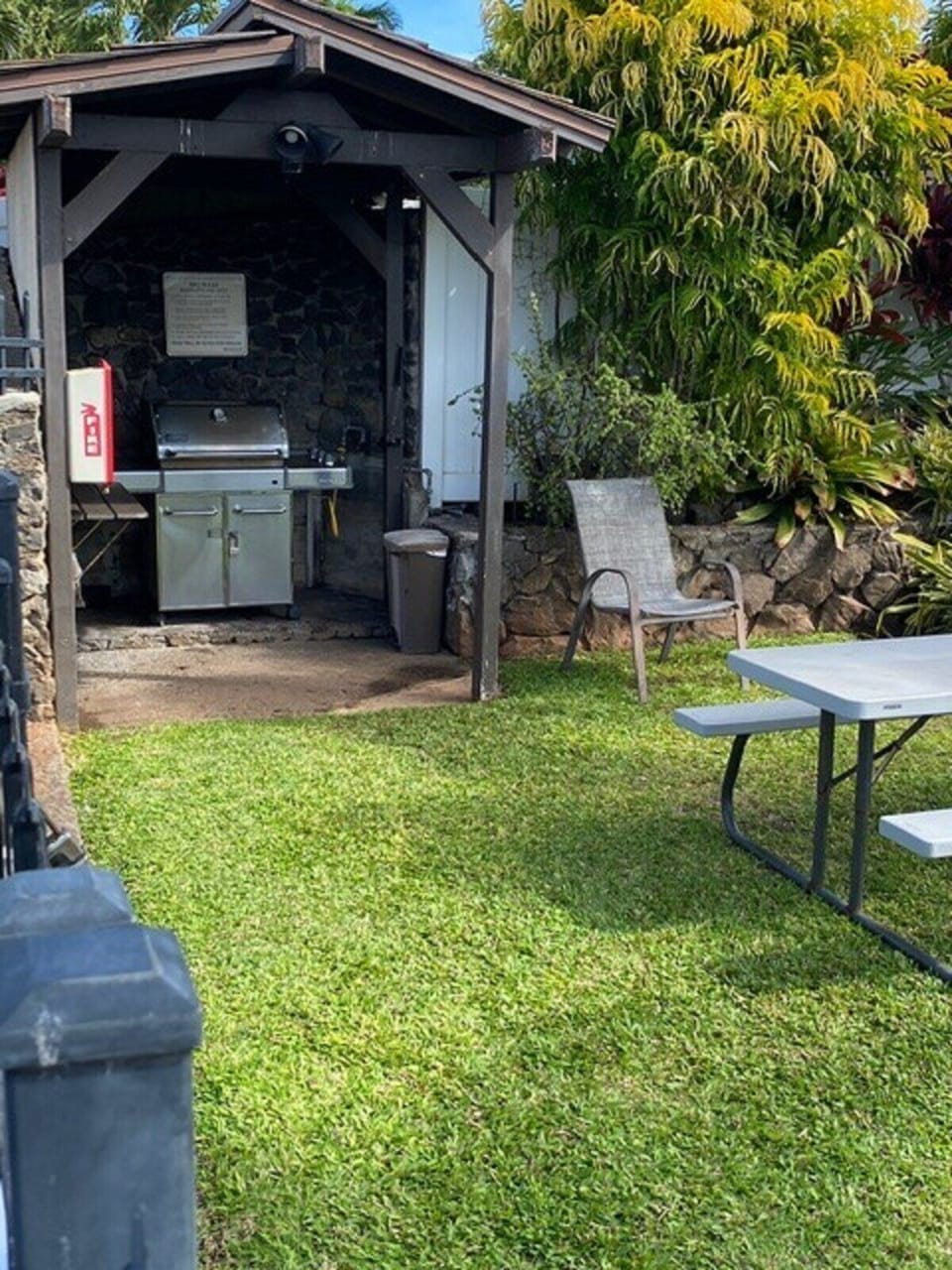 Grill up island flavors in this laid-back outdoor BBQ spot.