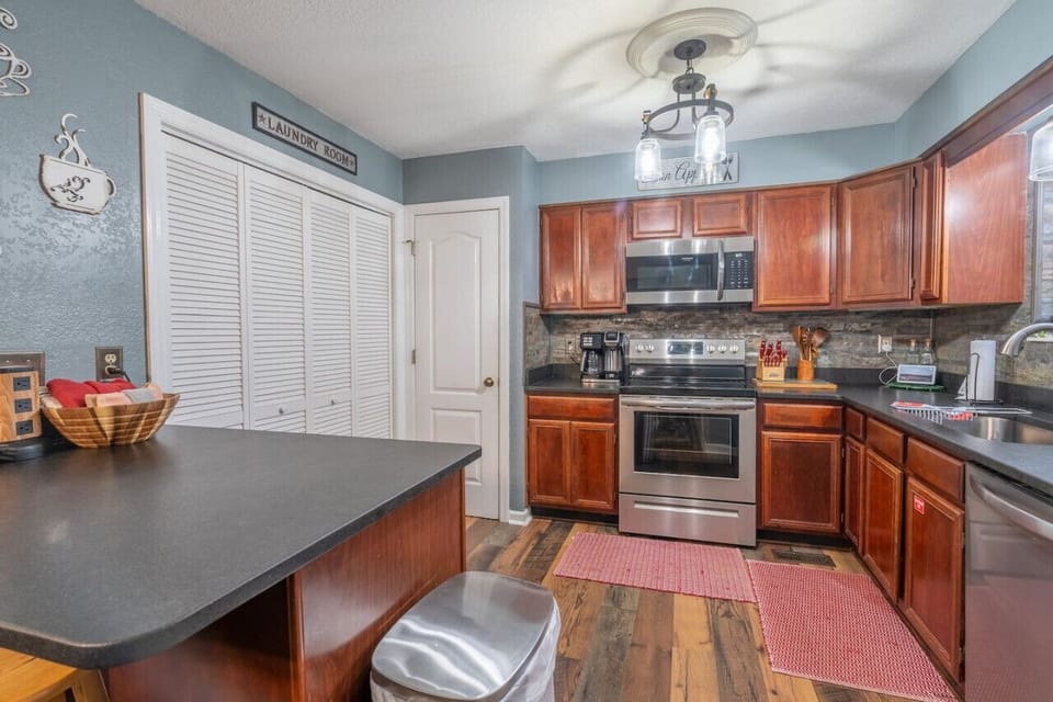 Kitchen & Laundry Room-New Dishes