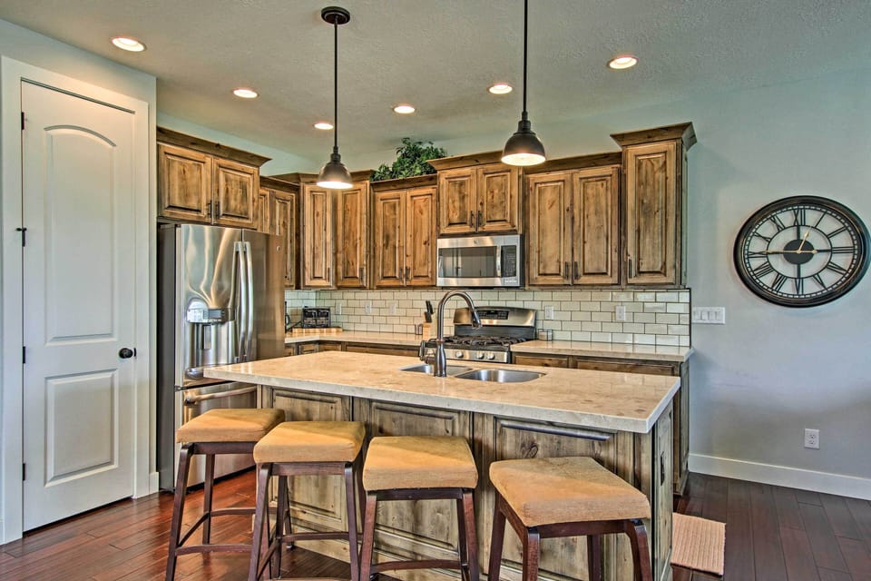 Kitchen | Breakfast Bar