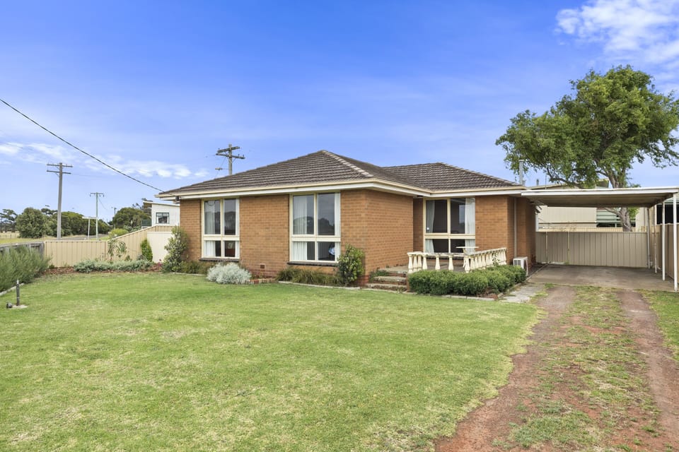 Large front yard. 