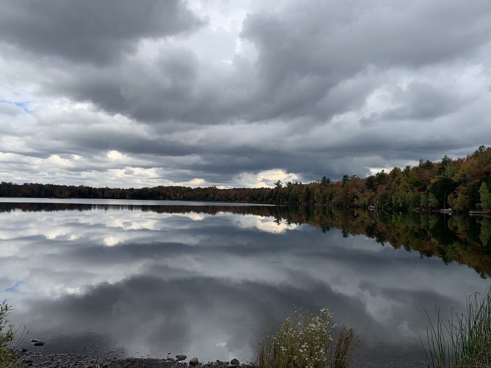 Lake a few minutes of walk away from the house 