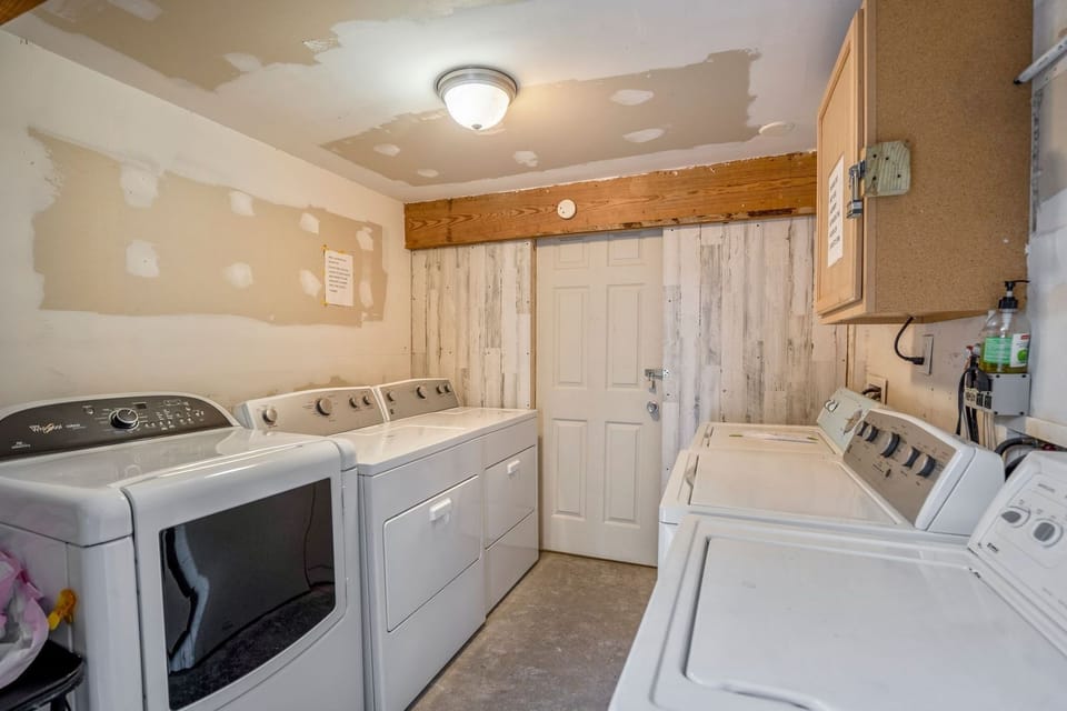 There's a separate laundry room for guests' use.
