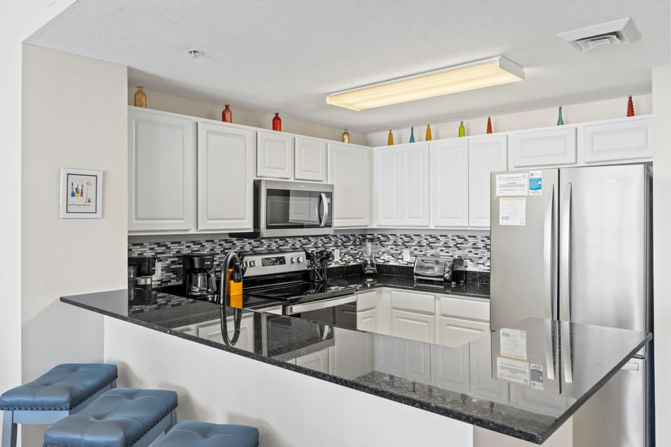 Kitchen with Breakfast Bar