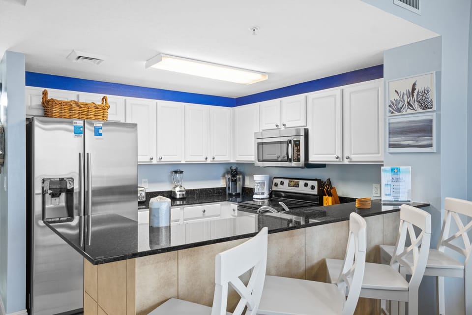 Kitchen with Breakfast Bar