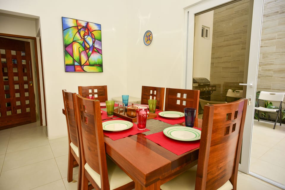 Complete Cutlery for 12
Plates (12)
Glasses (12)