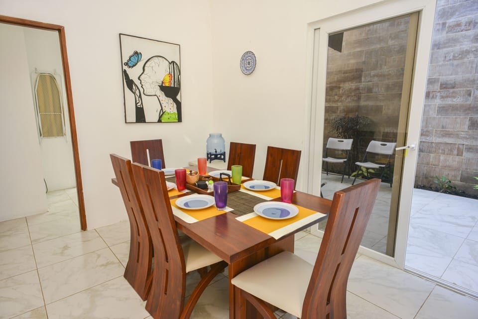 Complete Cutlery for 12
Plates (12)
Glasses (12)