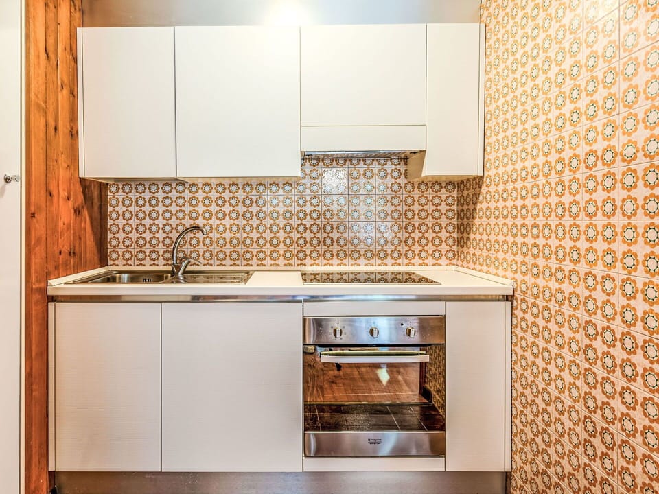Kitchen, Kitchen Appliance, Major Appliance, Wood, Flooring, Countertop, Interior Design, Cabinetry, Floor, Room