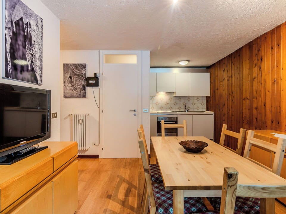 Wood, Interior Design, Furniture, Ceiling, Flooring, Floor, Room, Apartment, Wood Stain, Hardwood