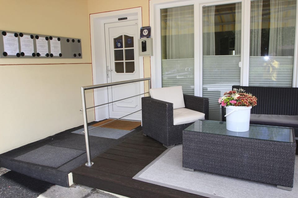 Entrance / Reception