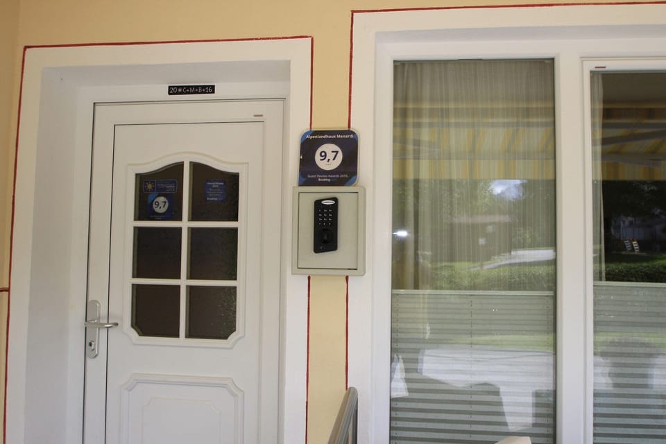 Entrance / Reception