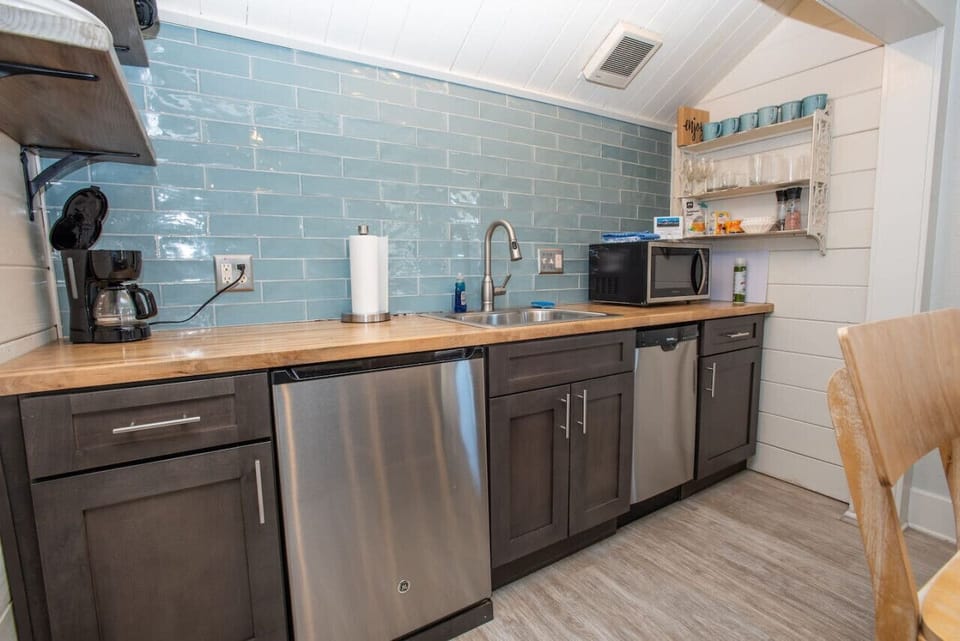 The kitchenette has the basic esentials. There is a microwave, toaster, coffee maker, hot pot and burner for cooking.