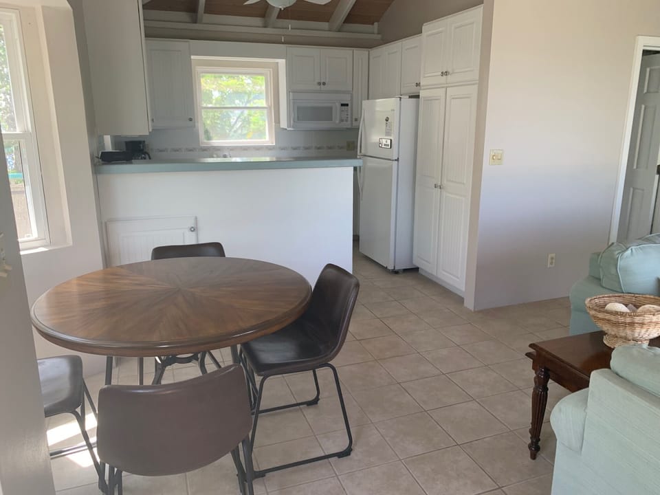 Dining area, and entry way