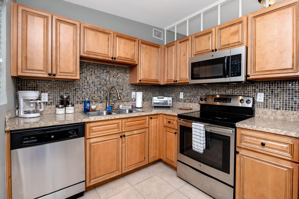 Kitchen: Modern appliances and chic tile work make cooking a delight!