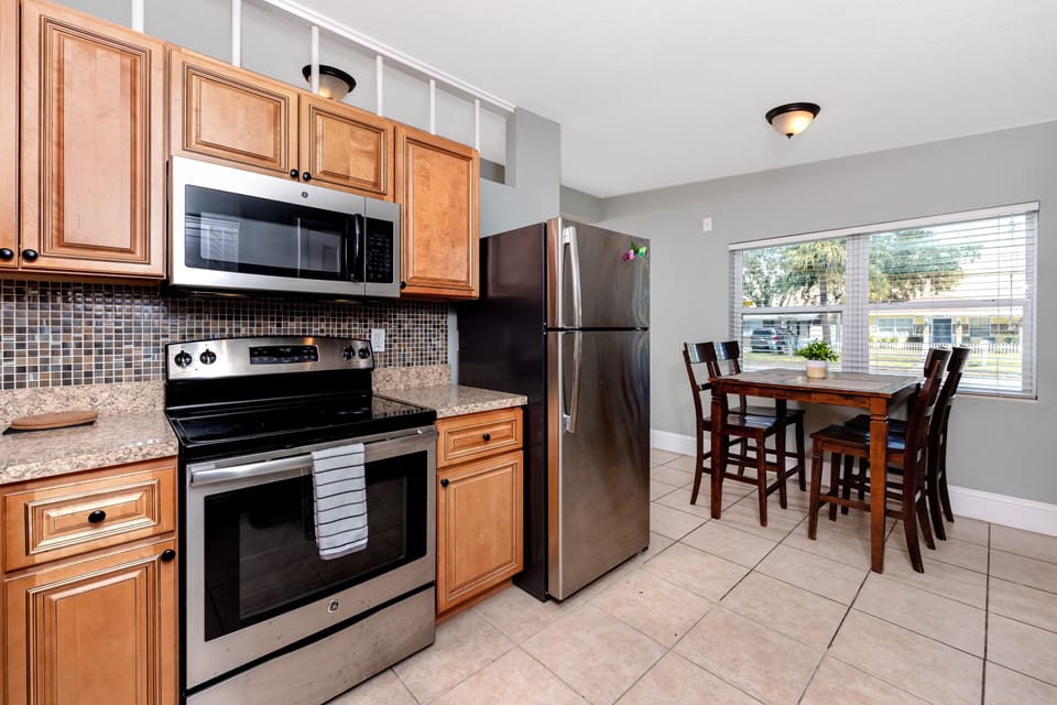 Kitchen: Bright and airy kitchen with stainless steel appliances and a charming dining nook!