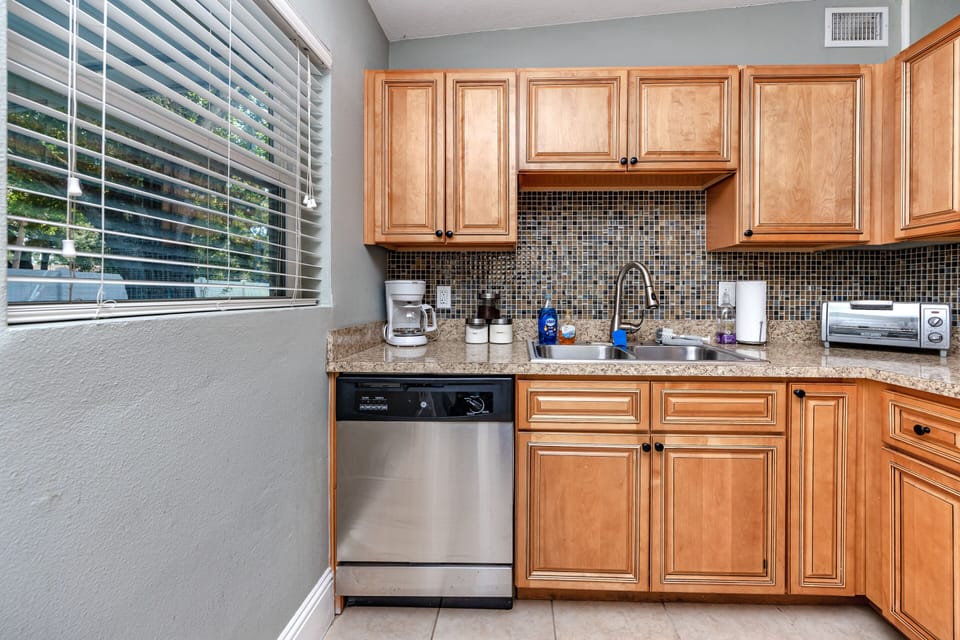 Kitchen: Modern appliances and vibrant tile create the perfect space for culinary adventures!