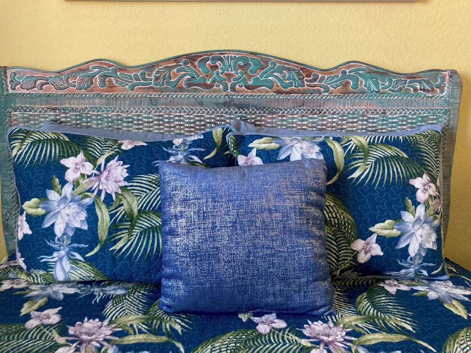 "Catch a wave" in your sweet dreams on this cushie queen-size mattress