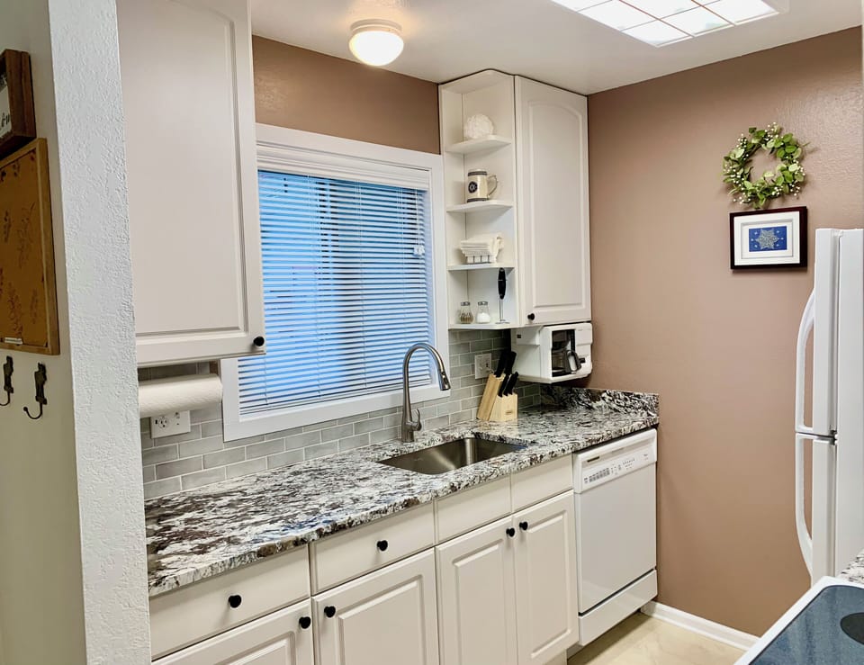 Freshly updated, fully equipped, full size appliances
