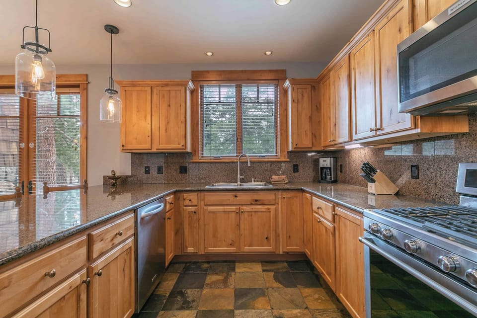 12557 Legacy Ct Unit 16B-print-028-033-Kitchen-3360x2240-300dpi