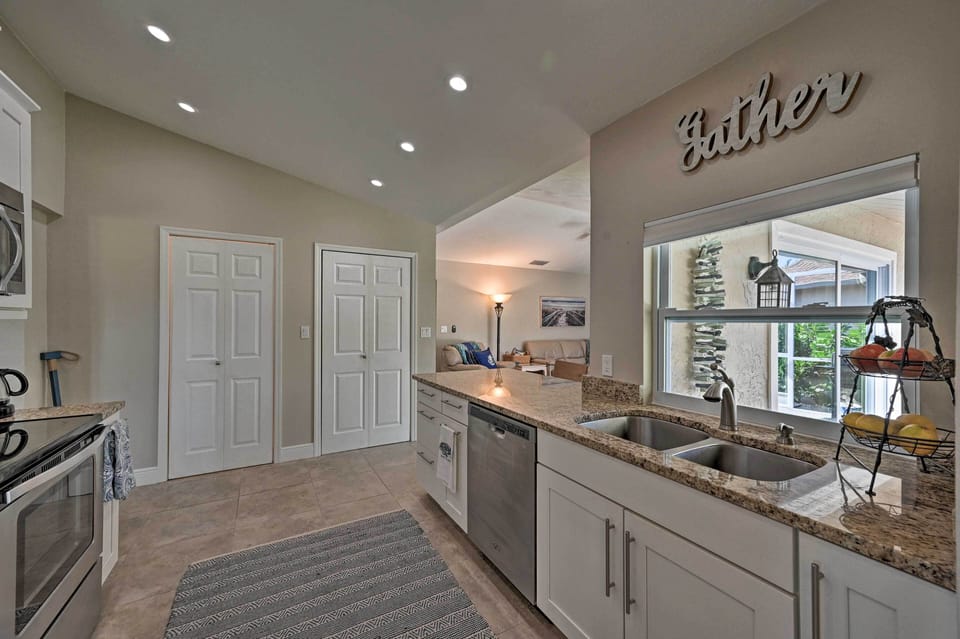 Kitchen | Fully Equipped w/ Cooking Basics