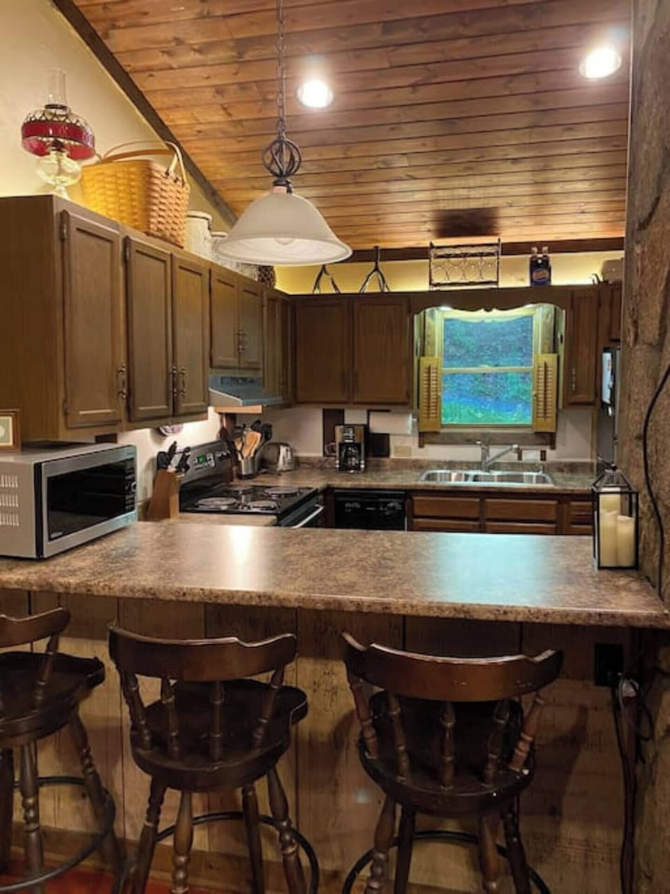 Bar and kitchen pass through