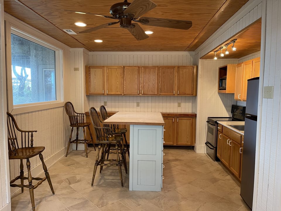 Terrace level flat/apartment, kitchen and bar area