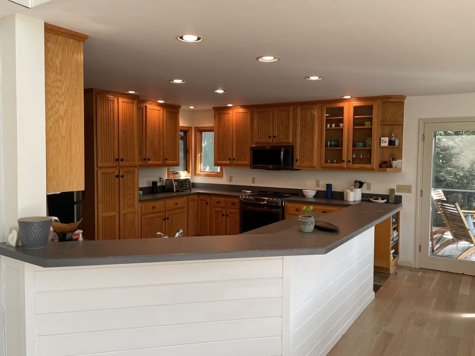 Spacious, well-stocked kitchen 