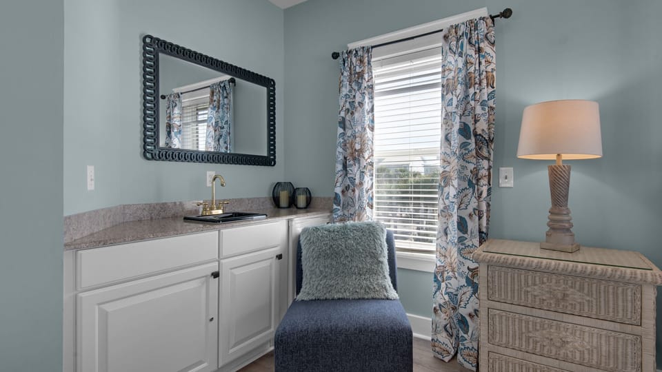 Seaview I Unit 200