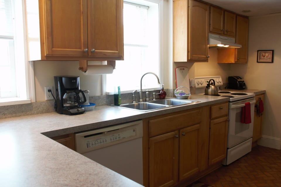 Full Kitchen Lakeview