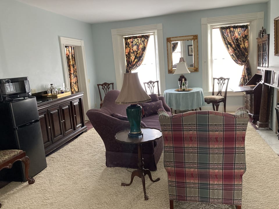 Alice Suite, Living Room