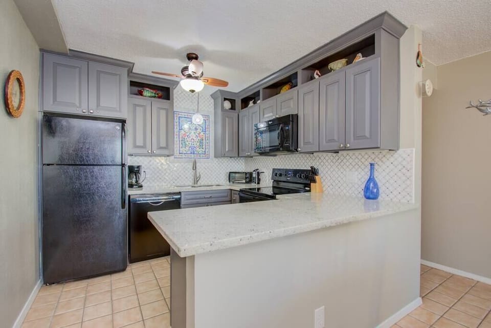 Updated kitchen has everything you need! 