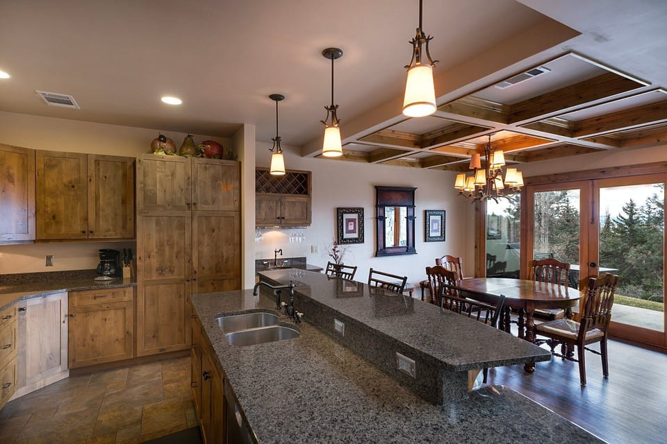 Dinning with a view | Main Level