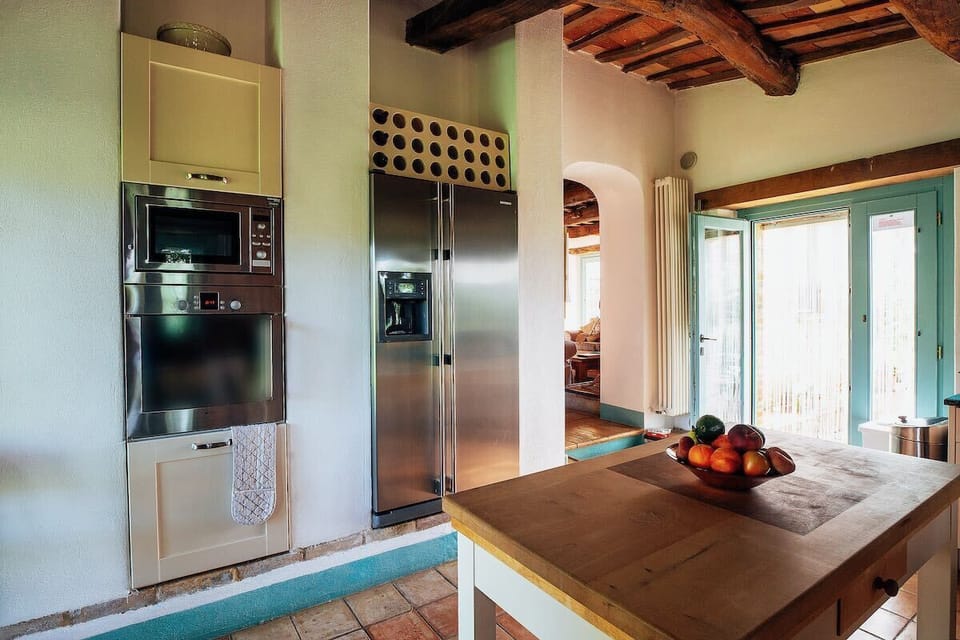...original beams, integrated oven/microwave, American fridge/freezer, wine rack