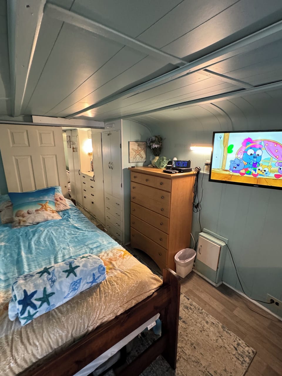 2nd bedroom, Twin, tv