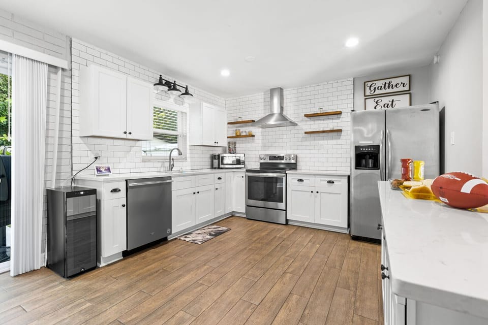Fully stocked kitchen with everything you need!