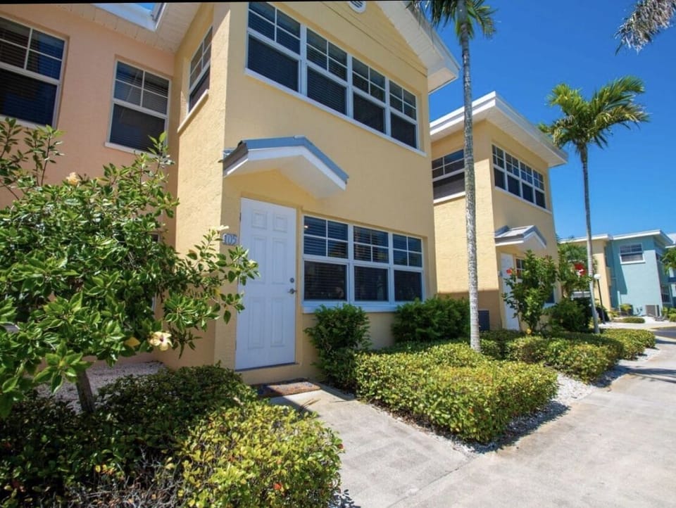 Exterior entrance from pool