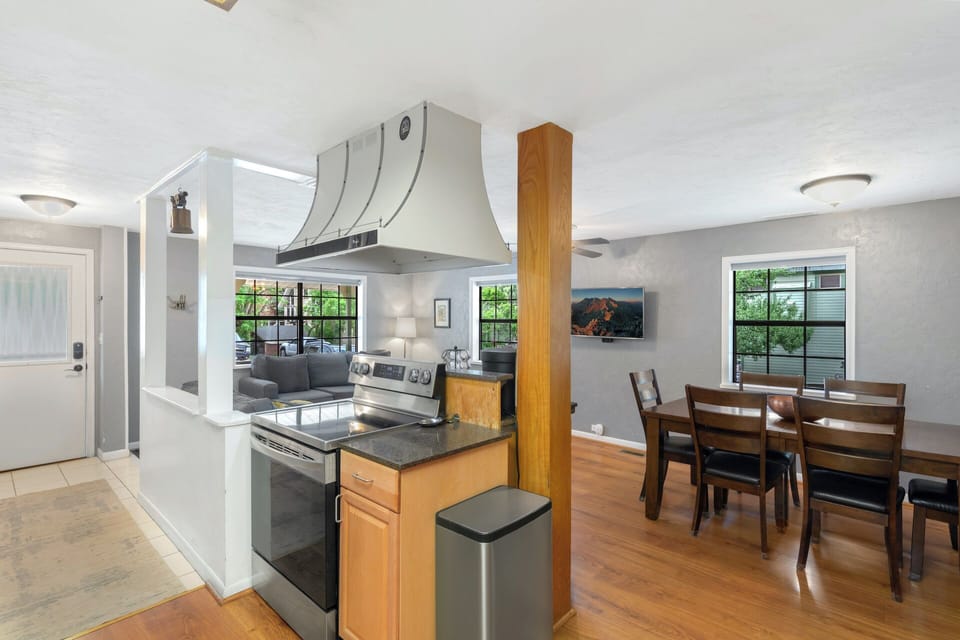 Kitchen and Breakfast Dining Area