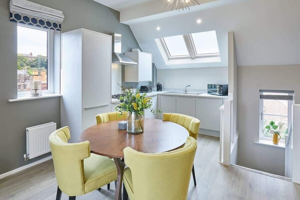 Lightkeeper's Cottage, Whitby - Host & Stay