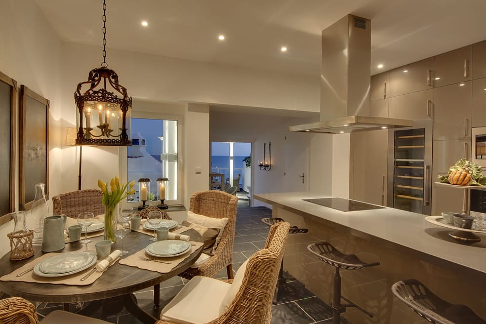 Kitchenette w/ direct access to the terrace