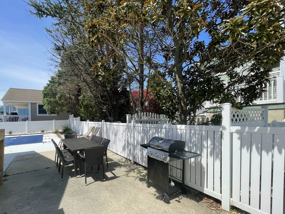 Poolside grill and table for 8