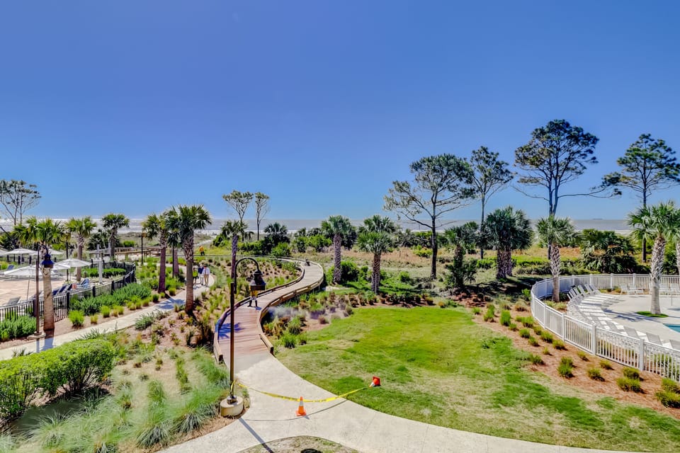 Well maintained pathways to the beach