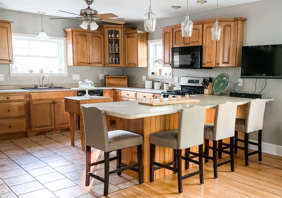 Eat-in kitchen