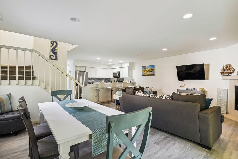 Main Level,Dining Area,